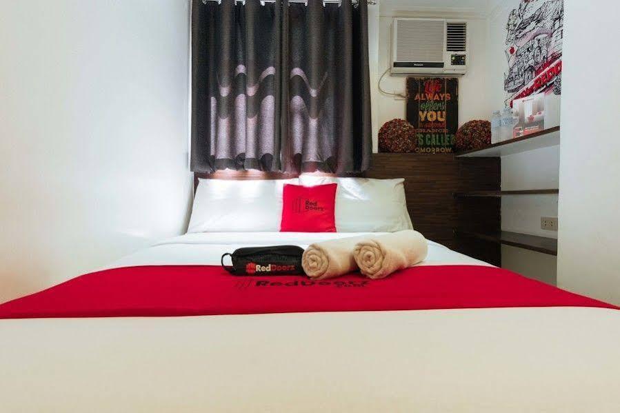 Reddoorz Plus @ Poblacion Makati Makati City Bagian luar foto