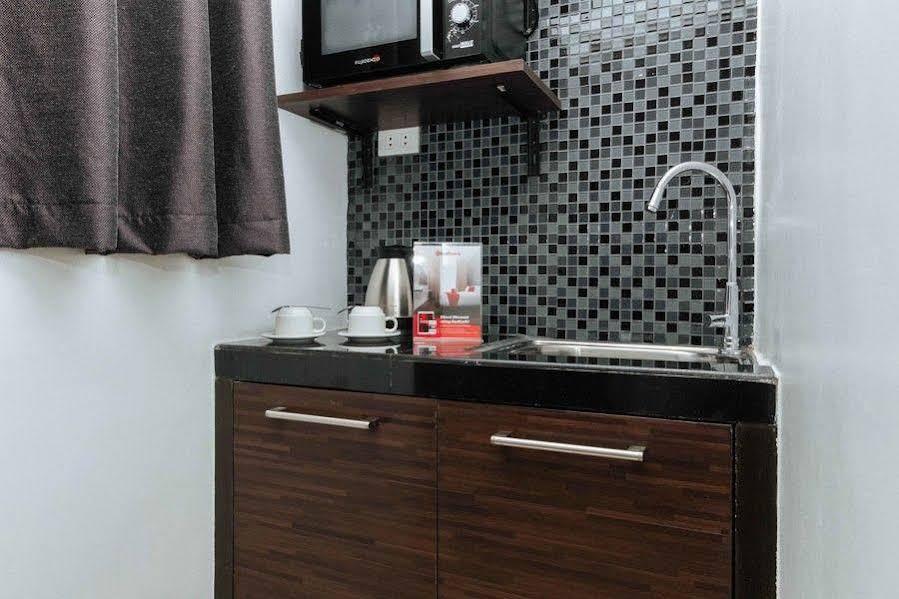 Reddoorz Plus @ Poblacion Makati Makati City Bagian luar foto