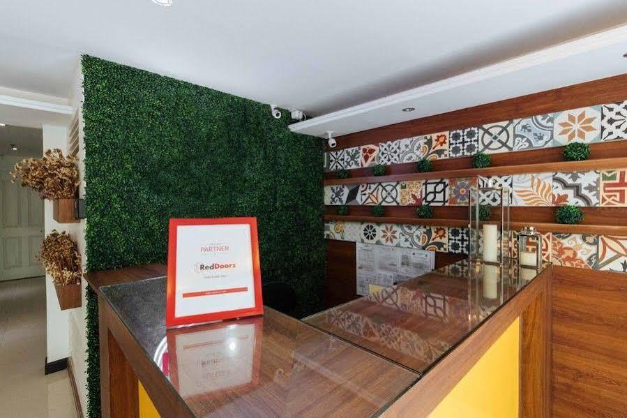 Reddoorz Plus @ Poblacion Makati Makati City Bagian luar foto