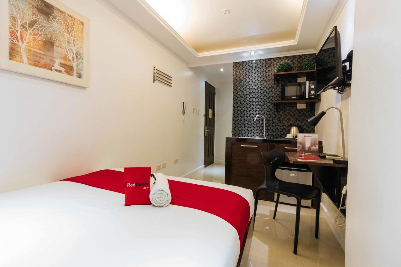 Reddoorz Plus @ Poblacion Makati Makati City Bagian luar foto