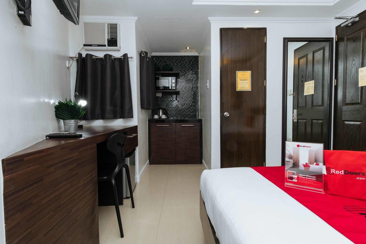 Reddoorz Plus @ Poblacion Makati Makati City Bagian luar foto
