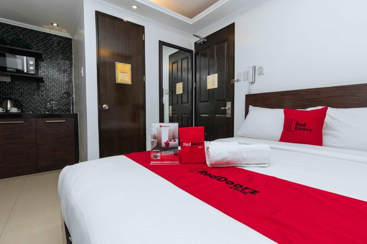 Reddoorz Plus @ Poblacion Makati Makati City Bagian luar foto