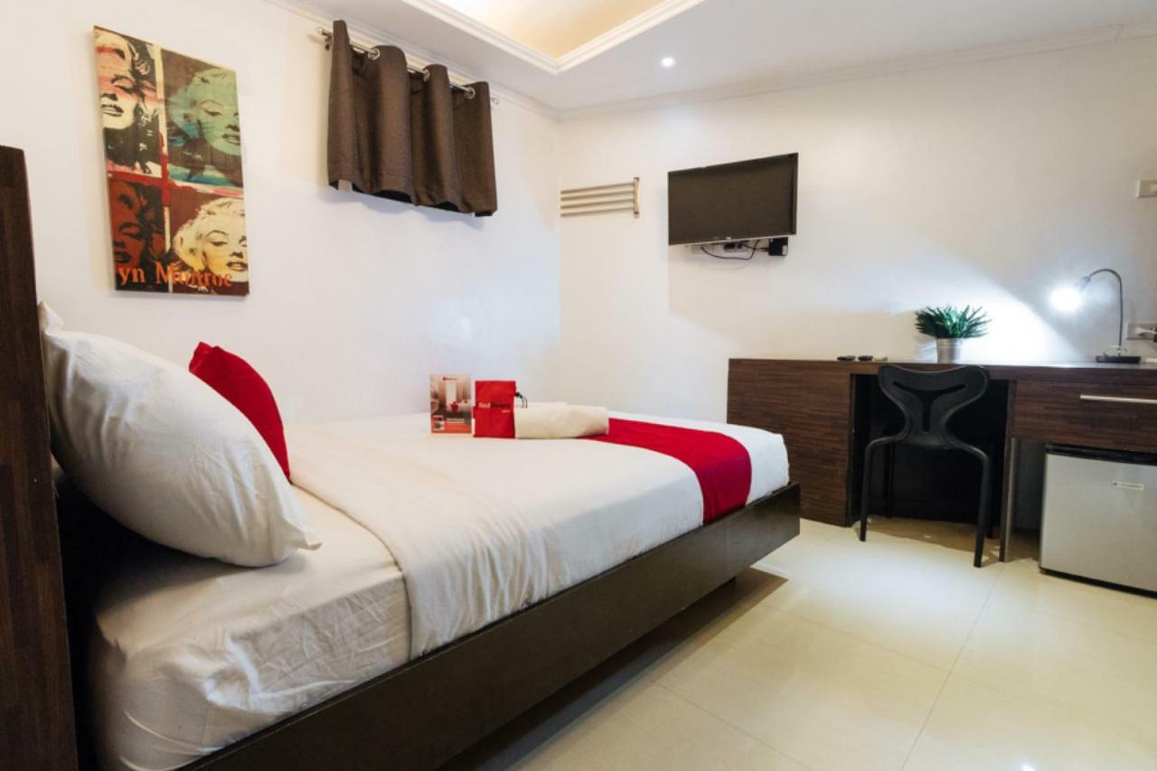 Reddoorz Plus @ Poblacion Makati Makati City Bagian luar foto