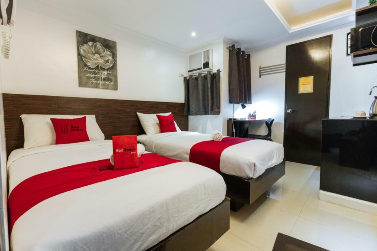Reddoorz Plus @ Poblacion Makati Makati City Bagian luar foto
