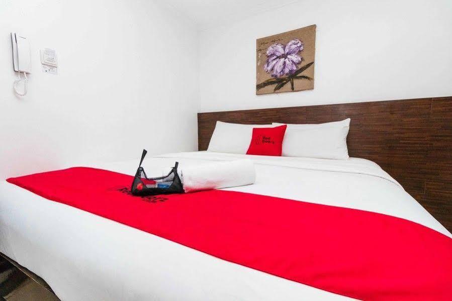 Reddoorz Plus @ Poblacion Makati Makati City Bagian luar foto